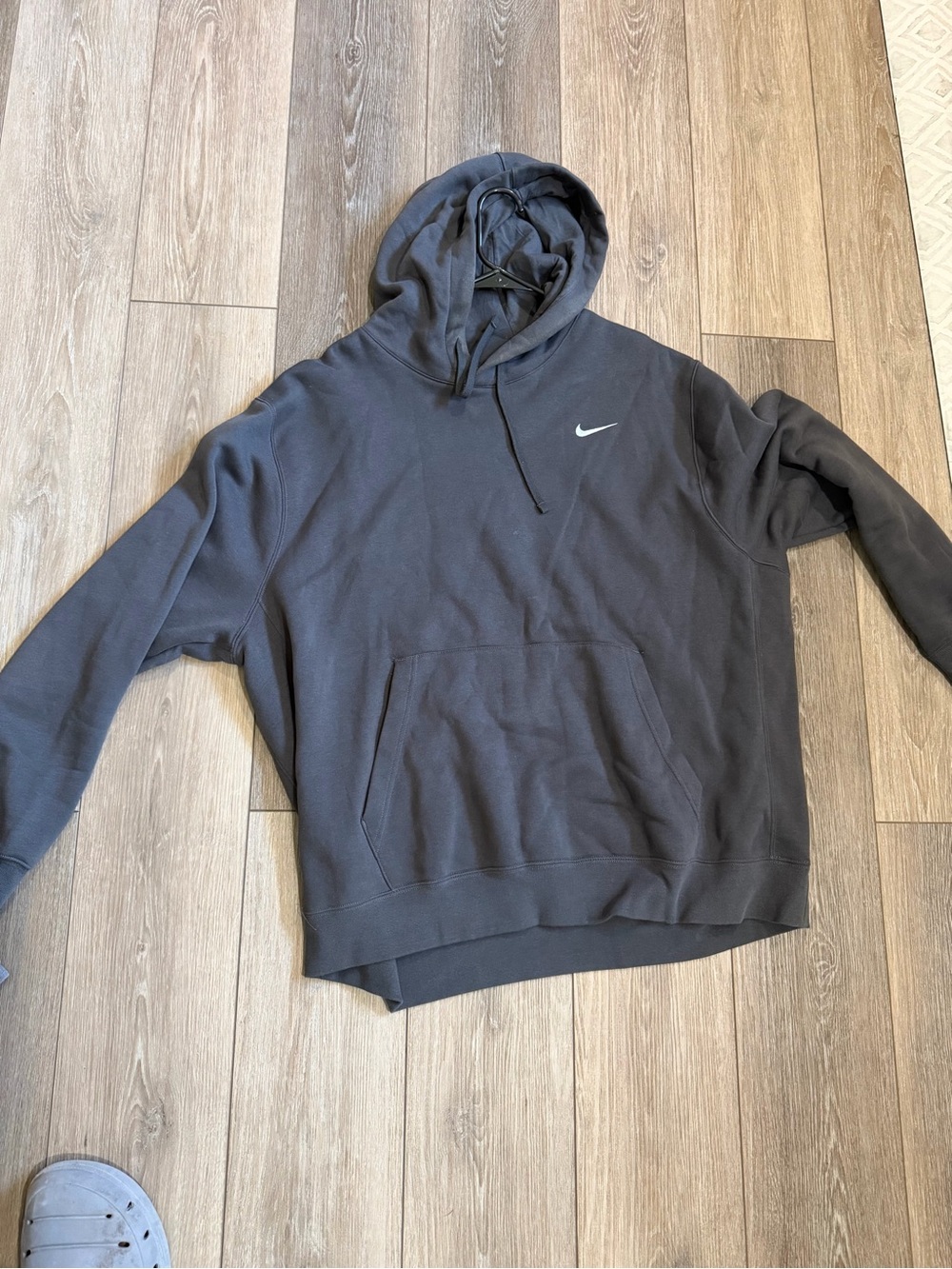 Nike Men's Dark Gray Pullover Hoodie with White Swoosh